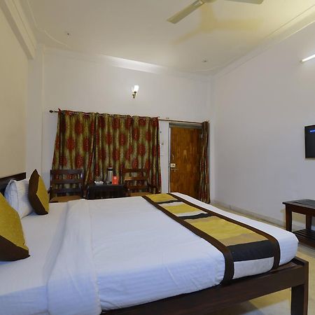 Oyo 1159 Hotel Chandra Prakash อุเดเปอร์ ภายนอก รูปภาพ