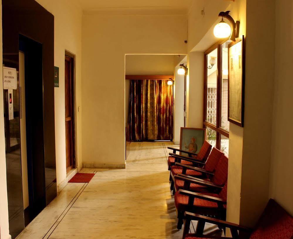 Oyo 1159 Hotel Chandra Prakash อุเดเปอร์ ภายนอก รูปภาพ