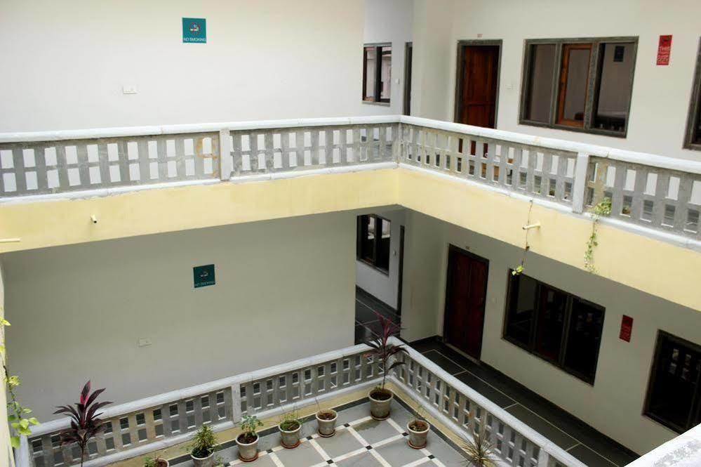 Oyo 1159 Hotel Chandra Prakash อุเดเปอร์ ภายนอก รูปภาพ
