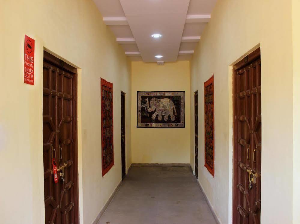 Oyo 1159 Hotel Chandra Prakash อุเดเปอร์ ภายนอก รูปภาพ