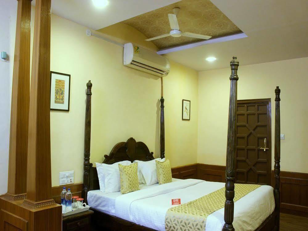 Oyo 1159 Hotel Chandra Prakash อุเดเปอร์ ภายนอก รูปภาพ