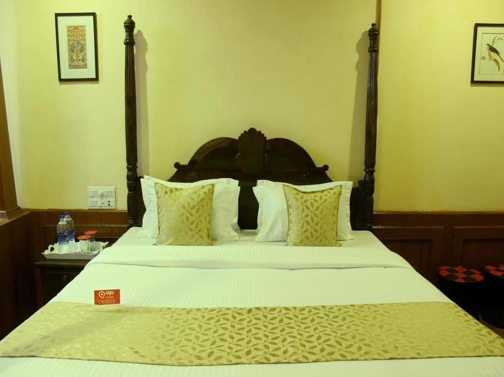 Oyo 1159 Hotel Chandra Prakash อุเดเปอร์ ภายนอก รูปภาพ