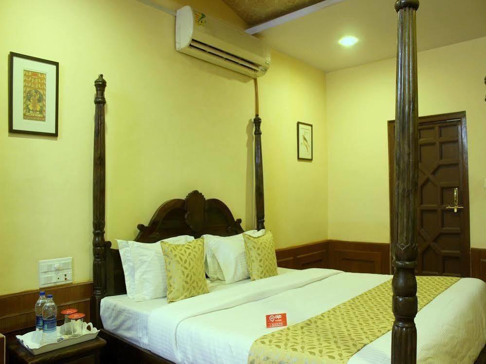 Oyo 1159 Hotel Chandra Prakash อุเดเปอร์ ภายนอก รูปภาพ