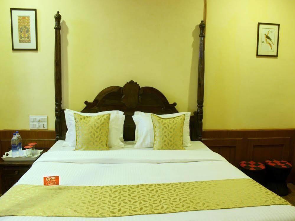 Oyo 1159 Hotel Chandra Prakash อุเดเปอร์ ภายนอก รูปภาพ