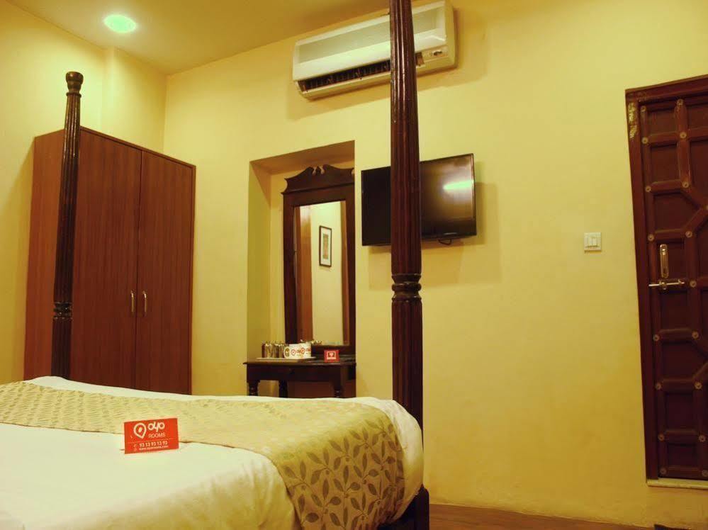 Oyo 1159 Hotel Chandra Prakash อุเดเปอร์ ภายนอก รูปภาพ