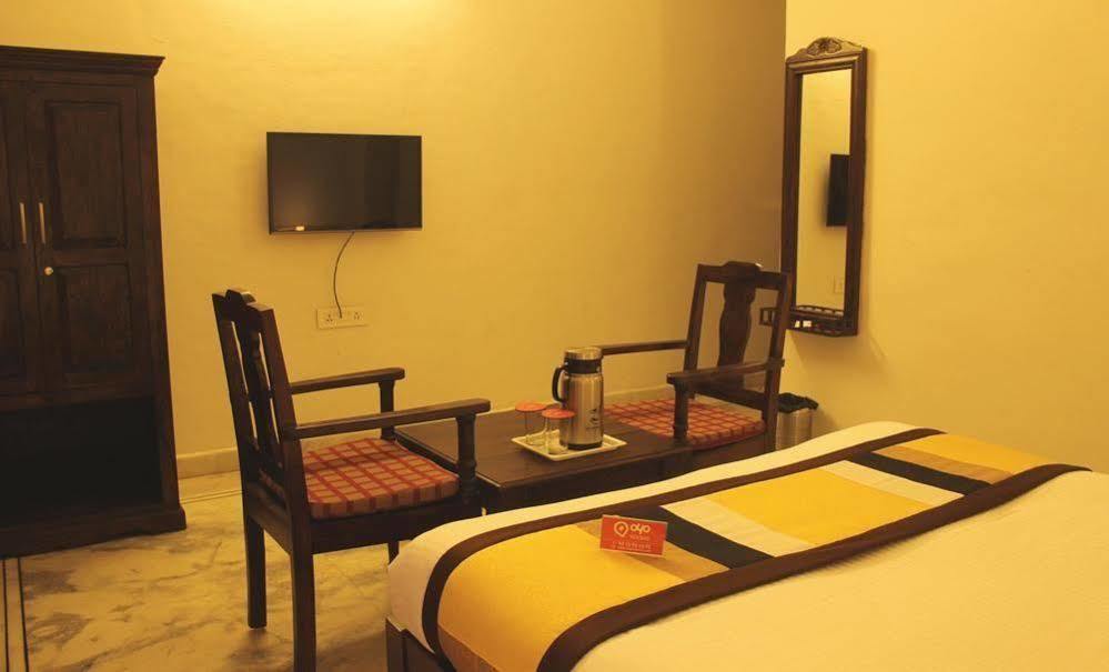 Oyo 1159 Hotel Chandra Prakash อุเดเปอร์ ภายนอก รูปภาพ