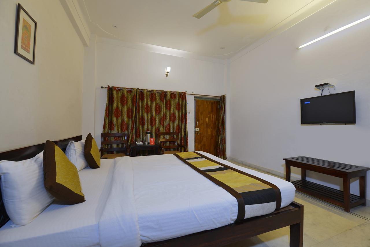 Oyo 1159 Hotel Chandra Prakash อุเดเปอร์ ภายนอก รูปภาพ