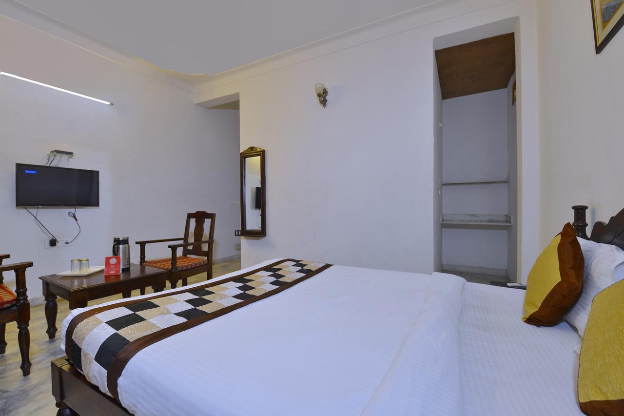 Oyo 1159 Hotel Chandra Prakash อุเดเปอร์ ภายนอก รูปภาพ