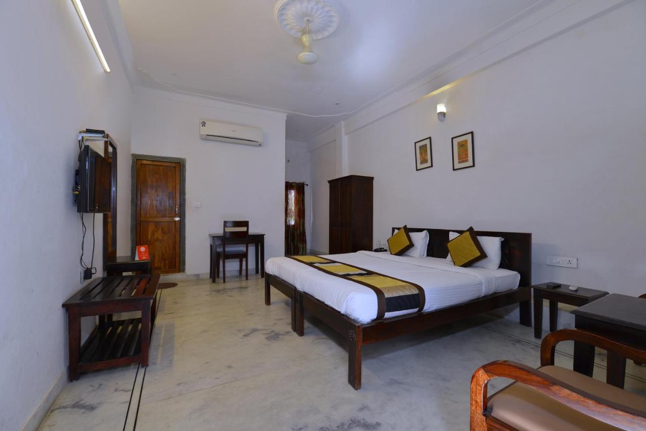 Oyo 1159 Hotel Chandra Prakash อุเดเปอร์ ภายนอก รูปภาพ