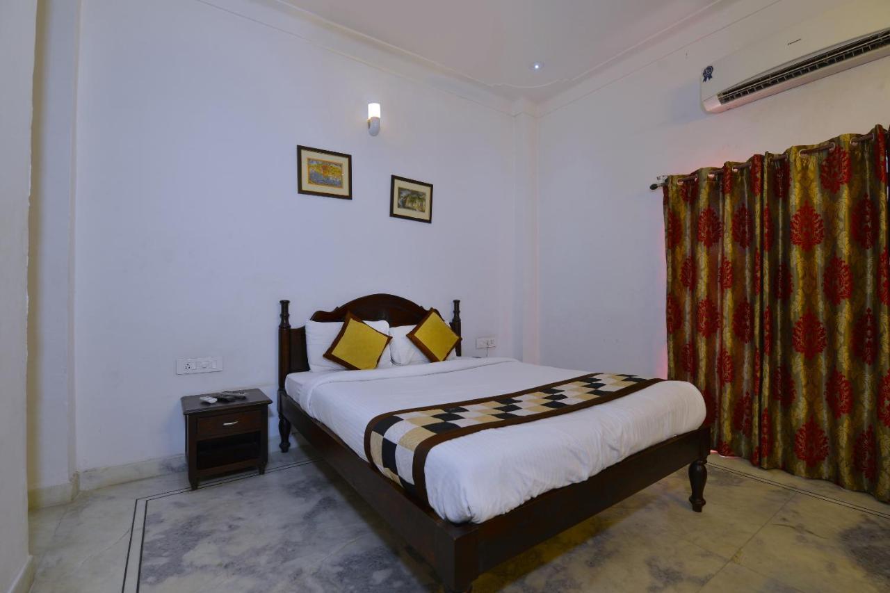 Oyo 1159 Hotel Chandra Prakash อุเดเปอร์ ภายนอก รูปภาพ