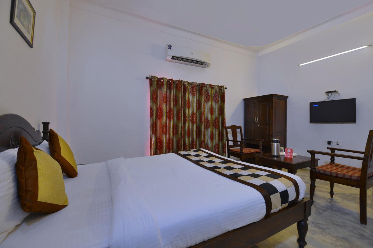 Oyo 1159 Hotel Chandra Prakash อุเดเปอร์ ภายนอก รูปภาพ