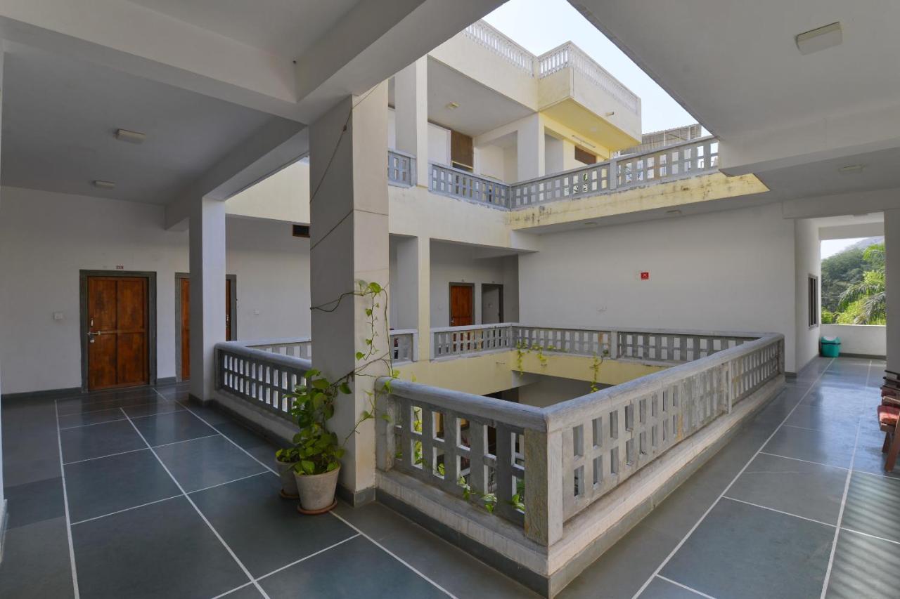 Oyo 1159 Hotel Chandra Prakash อุเดเปอร์ ภายนอก รูปภาพ