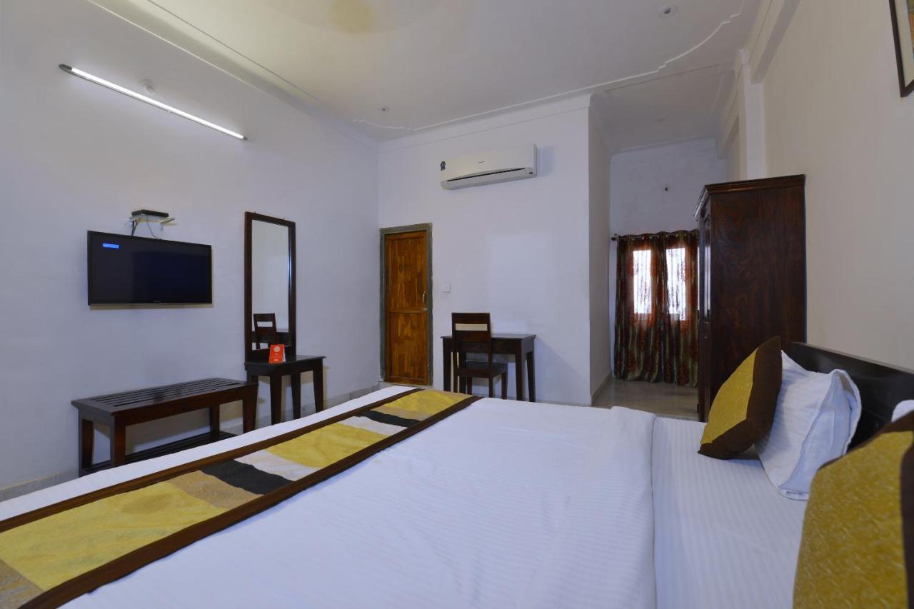 Oyo 1159 Hotel Chandra Prakash อุเดเปอร์ ภายนอก รูปภาพ